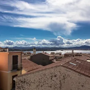 Homey Experience - Attic Sea View Appartamento